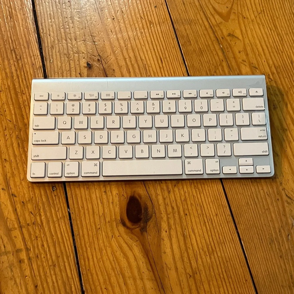 Apple Silver and White Keyboard